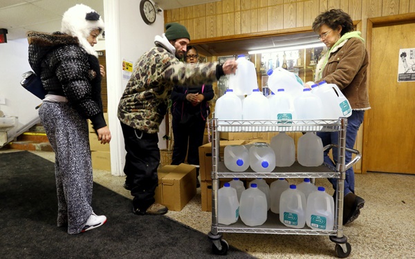 Native American Tribe Donates $10,000 Flint Residents Amid Water Crisis